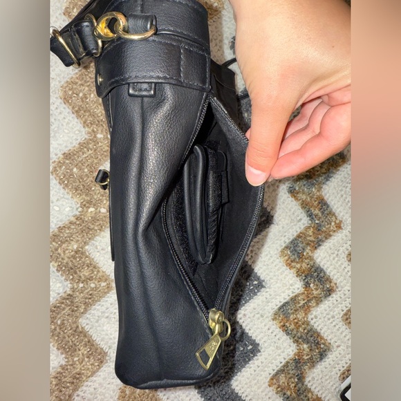 Browning Black Leather Concealed Carry Crossbody Bag with Gold Metal - Picture 12 of 12